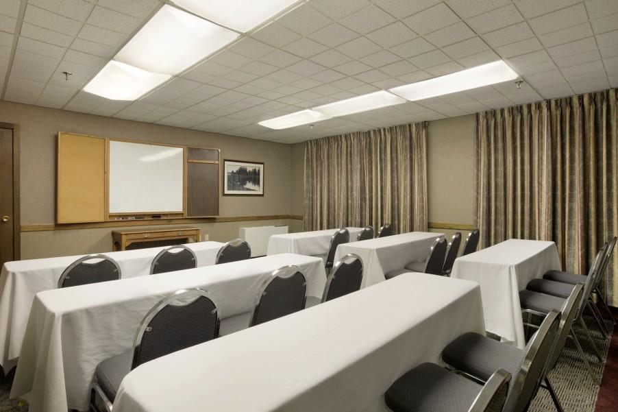 Elk Grove Hotel Елк Гроув Вилидж Бизнес снимка